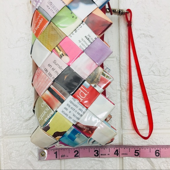 Wristlet Recycled Euro Magazines - Picture 5 of 5